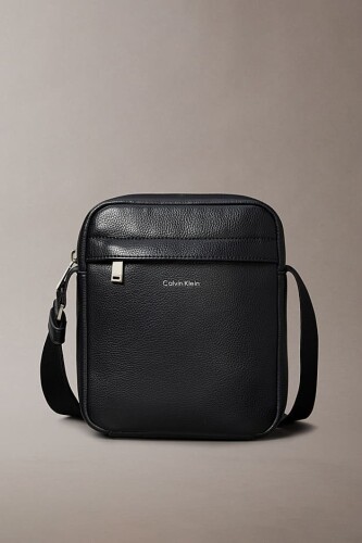 Erkek Dokulu Çapraz Askılı Postacı Çantası - Siyah - Calvin Klein