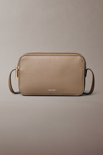 Kadın Foıl Logo Elongated Camera Bag Omuz Çantası - Bej - Calvin Klein