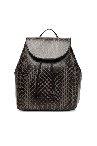 Kadın Kapaklı ve Büzgülü Monogram Desenli Sırt Çantası - Siyah 